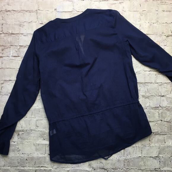 Banana Republic Lightweight, Sheer Long Sleeve - Picture 4 of 5